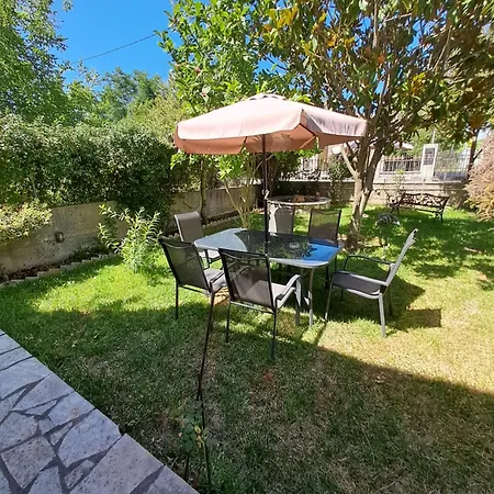 בית נופש παραδοσιακη λαζαρατα Lazaráta