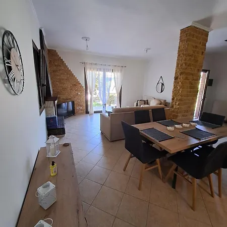 παραδοσιακη λαζαρατα Casa de Férias Lazaráta