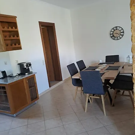 παραδοσιακη λαζαρατα Casa de Férias *